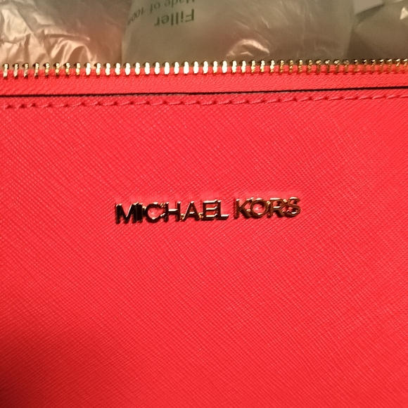 Michael Kors Jet set Deep Pink Tote - Picture 3 of 10